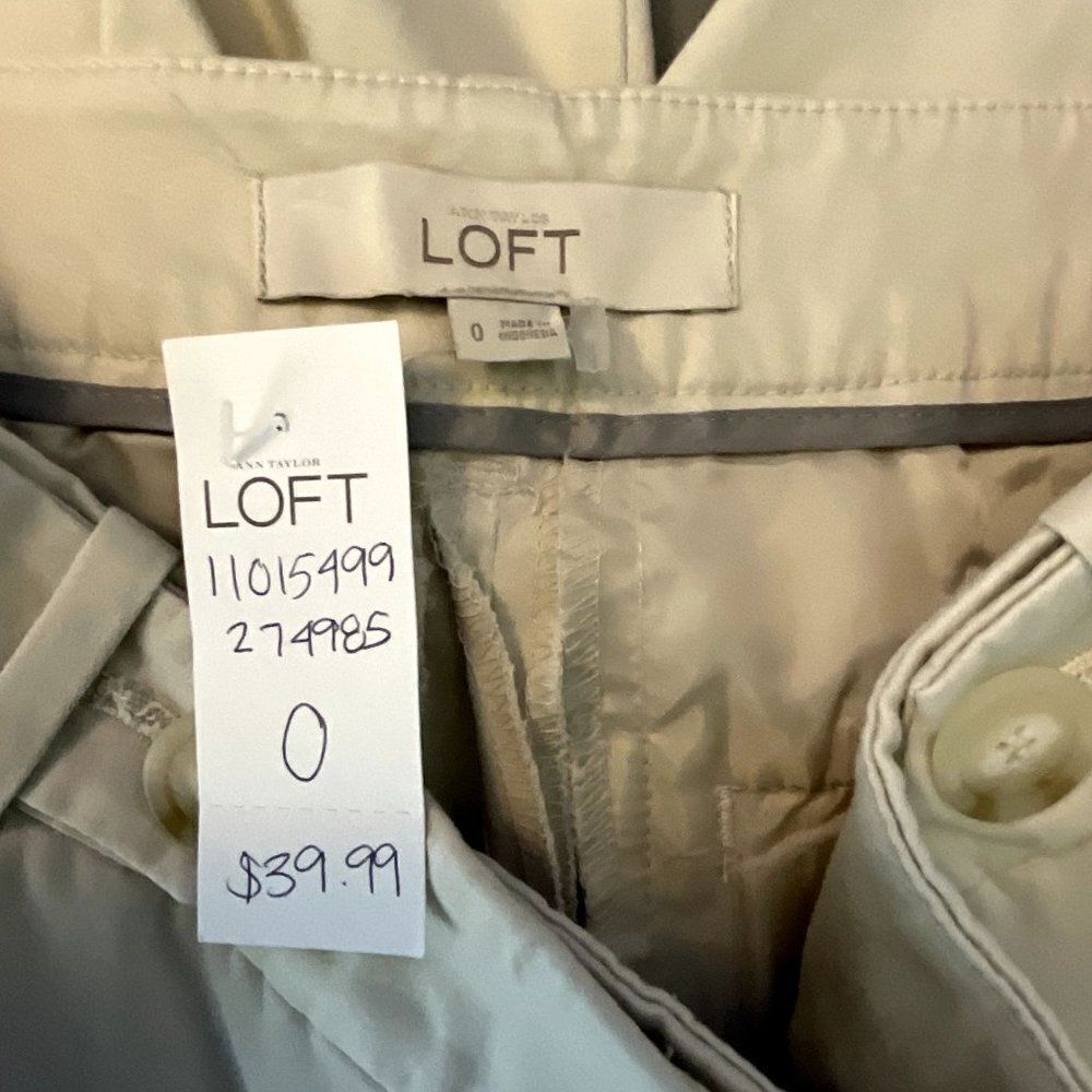 LOFT Julie Cotton Walking Shorts, NWT, size 0, the color is stone - Picture 5 of 7